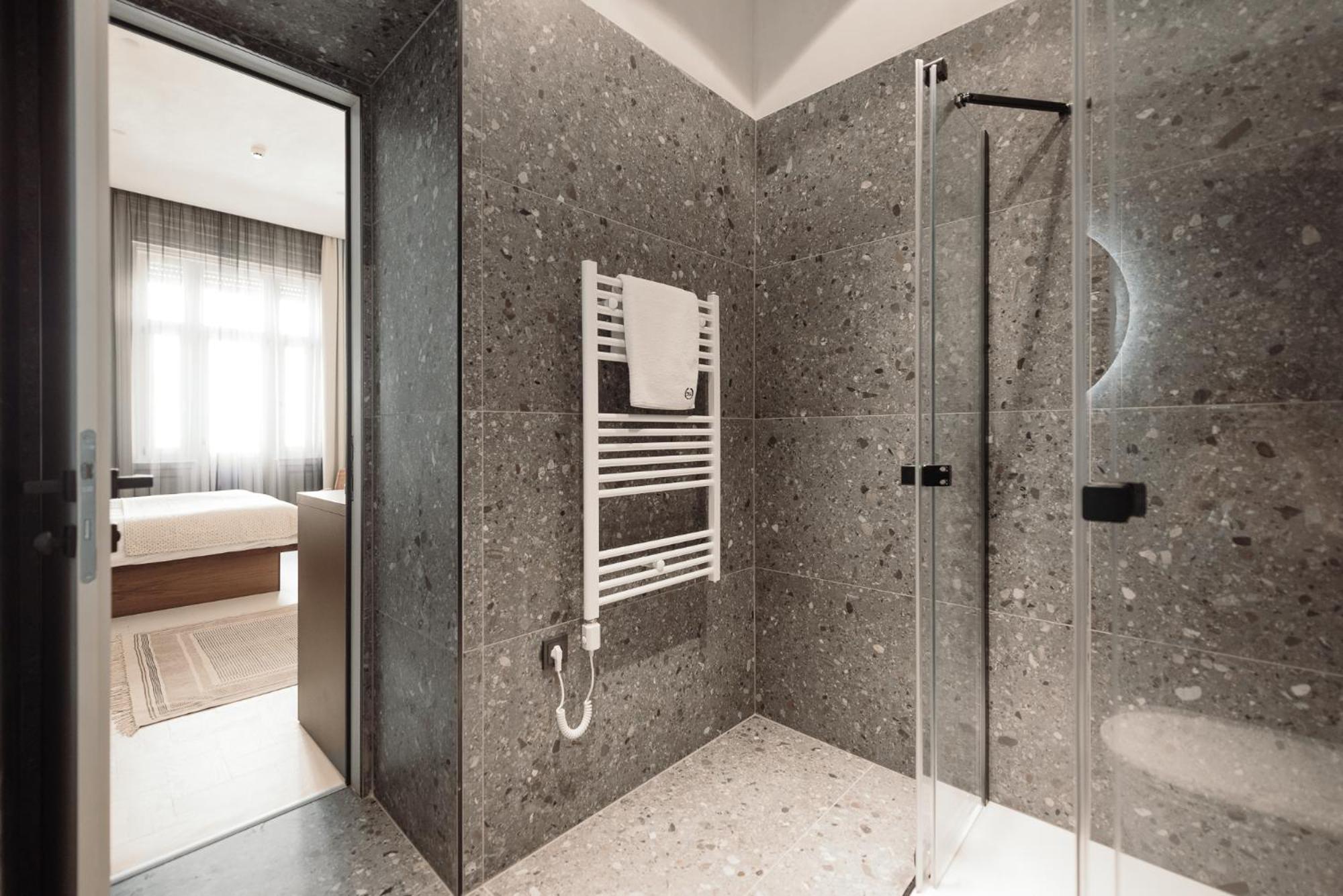 Hotel apartamentowy Tg *